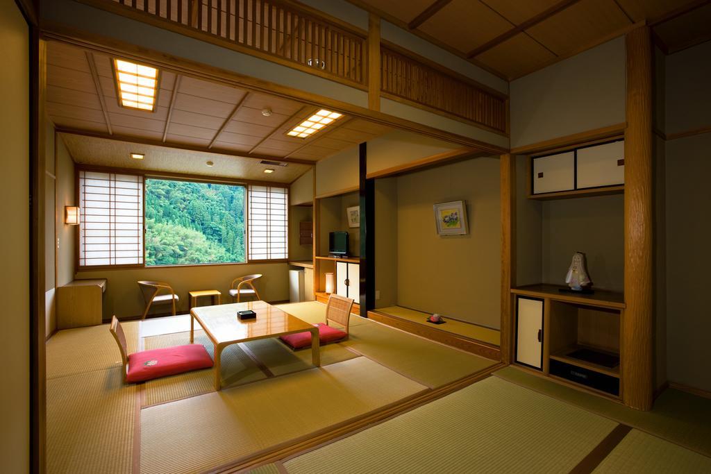Shinshiyo Hotel Hita Luaran gambar